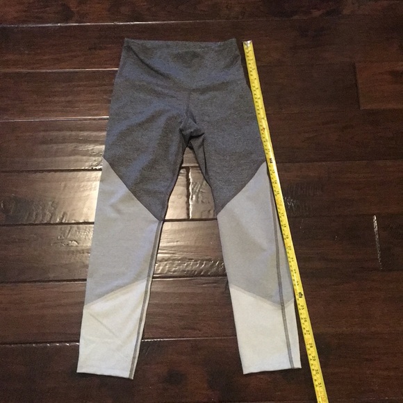 Old Navy Pants - Old Navy Go Dry 7/8 leggings/capris xsmall